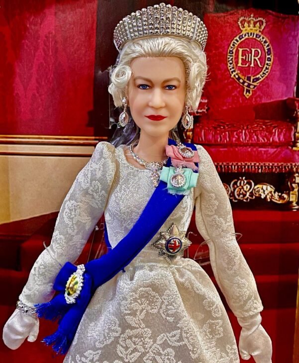 queen Elizabeth doll