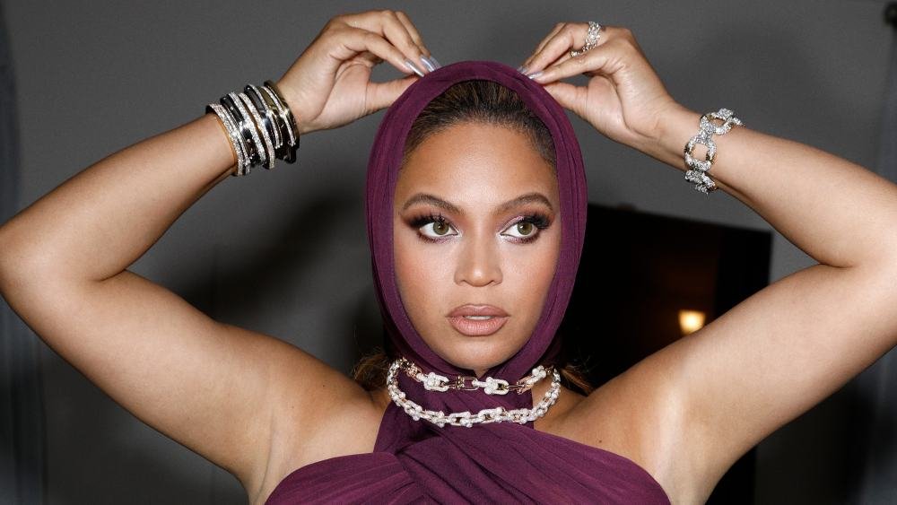 Beyonce´ wears Saint Laurent for Paris Club Renaissance Party