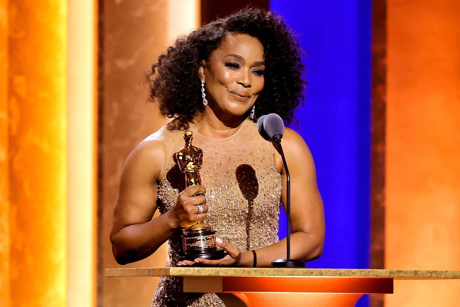 Angela Bassett accepts Honorary Oscar